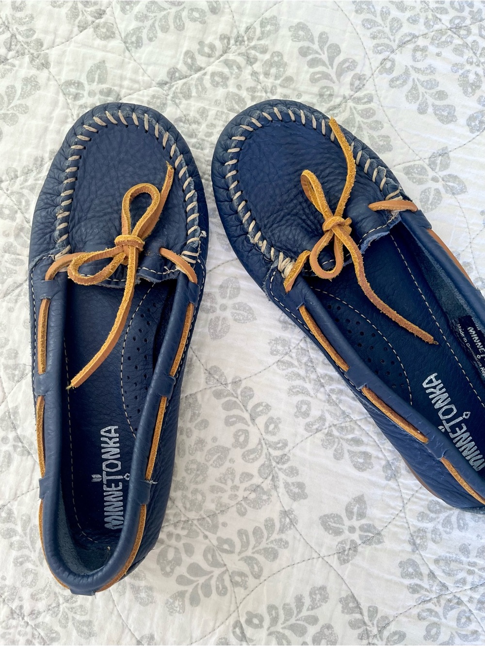 5 Minnetonka Navy Blue Leather Boat Moccasins with Tan Laces